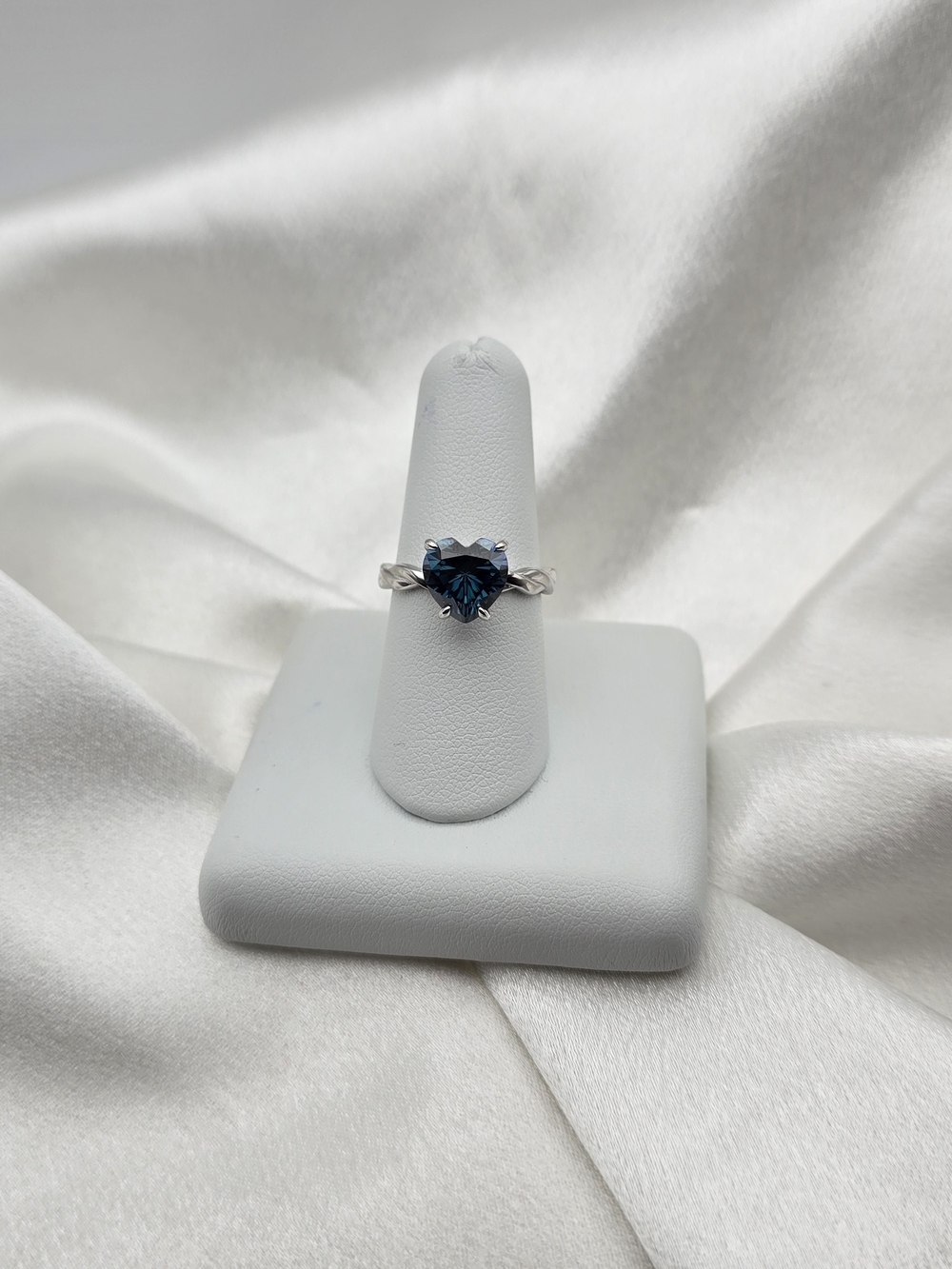 Neve Jewelry Sterling Silver Luxury Blue Sapphire Moissanite Heart Gemstone Ring